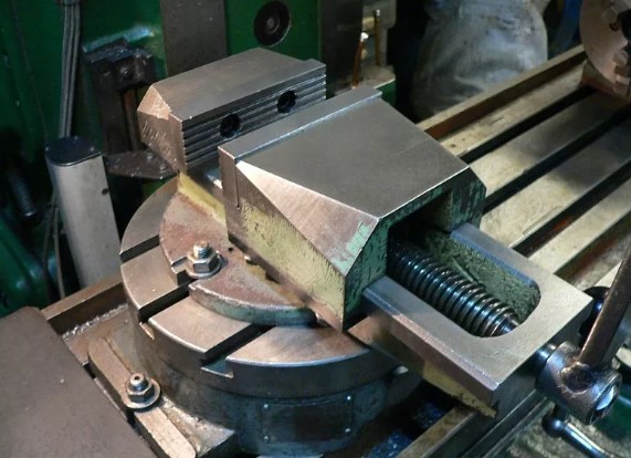 Как правильно выбрать тиски для фрезерного станка