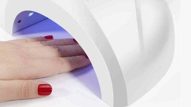 Как правильно использовать лампу для ногтей для стойкого маникюра