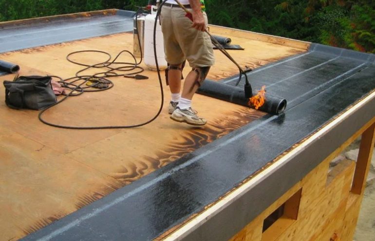 Металл или битум: какой материал выбрать при монтаже кровли